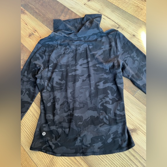 lululemon athletica Black Camouflage Crop Top - Picture 3 of 4